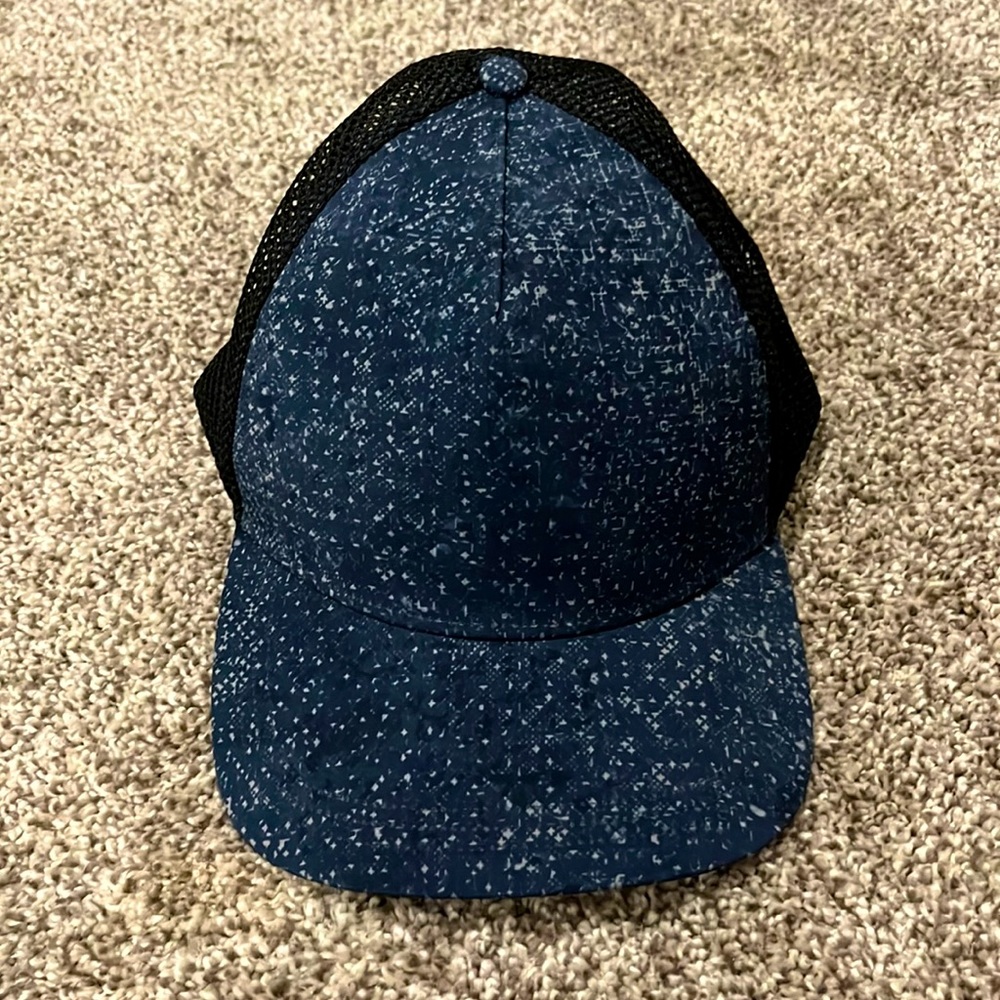 Lululemon blue/black baseball hat OS